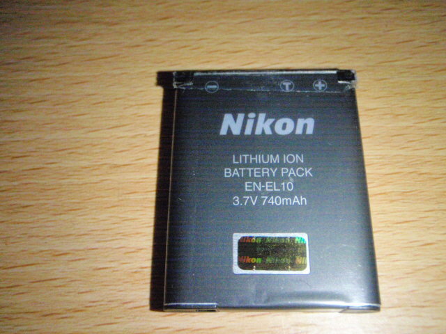 N004-01-01 Nikon製純正 バッテリー　EN-EL10_画像1