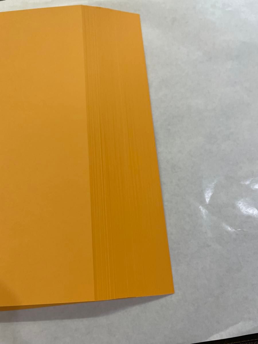 鮮やかなオレンジ色が特徴の厚紙 色上質　特厚口 オレンジ　A4 100枚