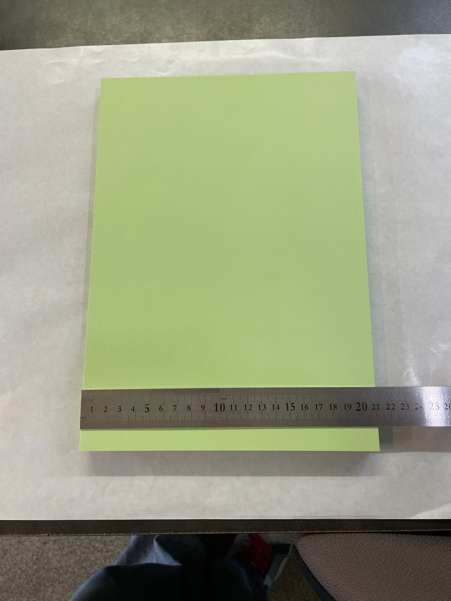 やわらかい緑の厚紙　100枚　A4色上質紙　うぐいす　特厚口