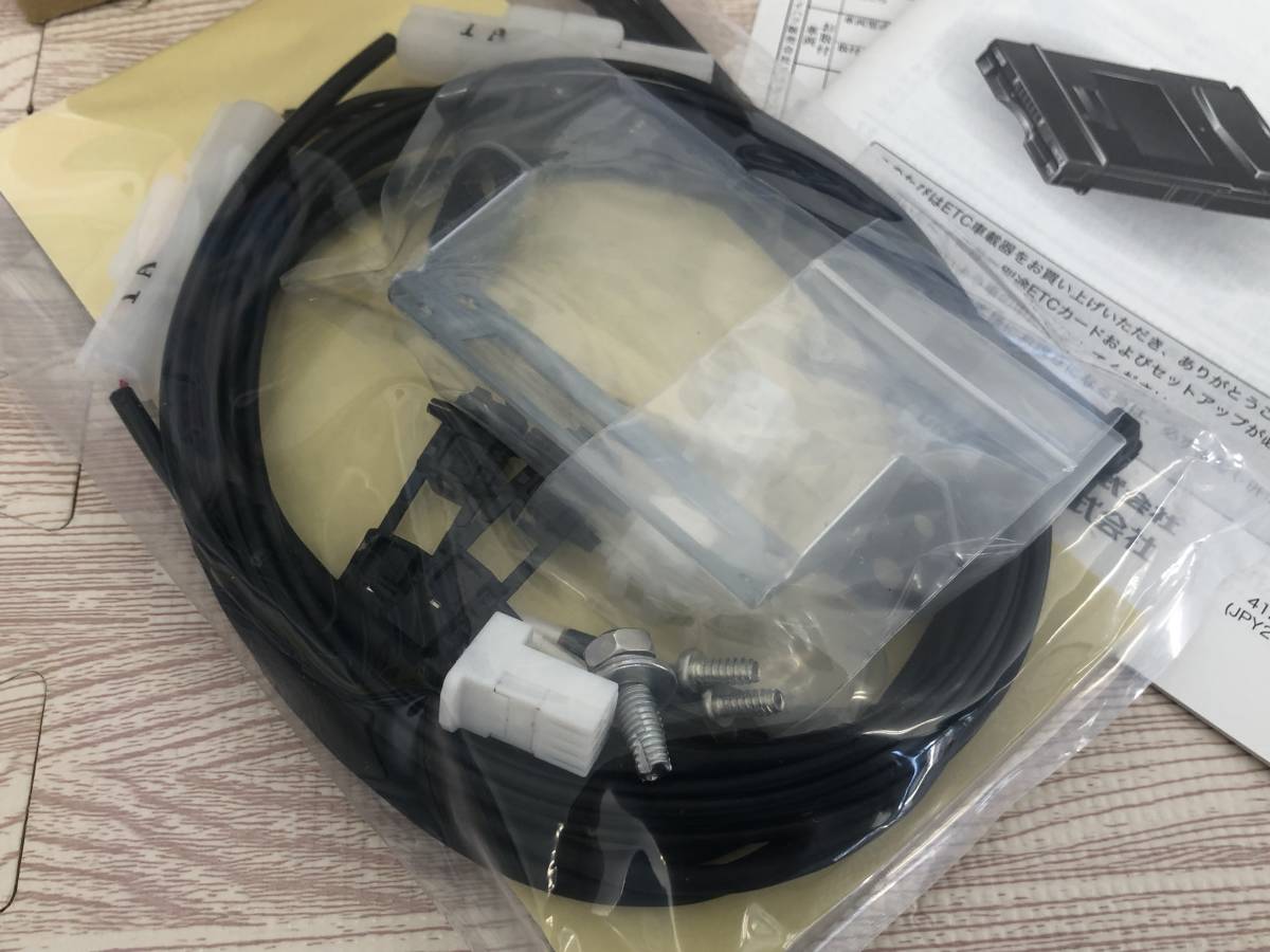 【未使用新品同様品】ダイハツ純正　ETC車載器　ビルトインタイプ　DIU-6201　08685-K9038　DAIHATSU　トヨタ純正　TOYOTA【送料無料】_画像3