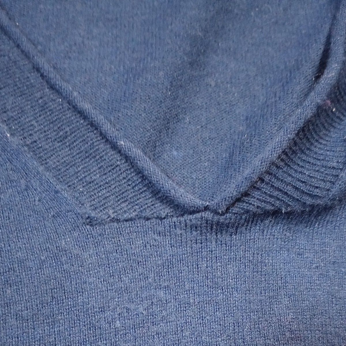 美品　バナナリパブリック薄手セーター紺色xs