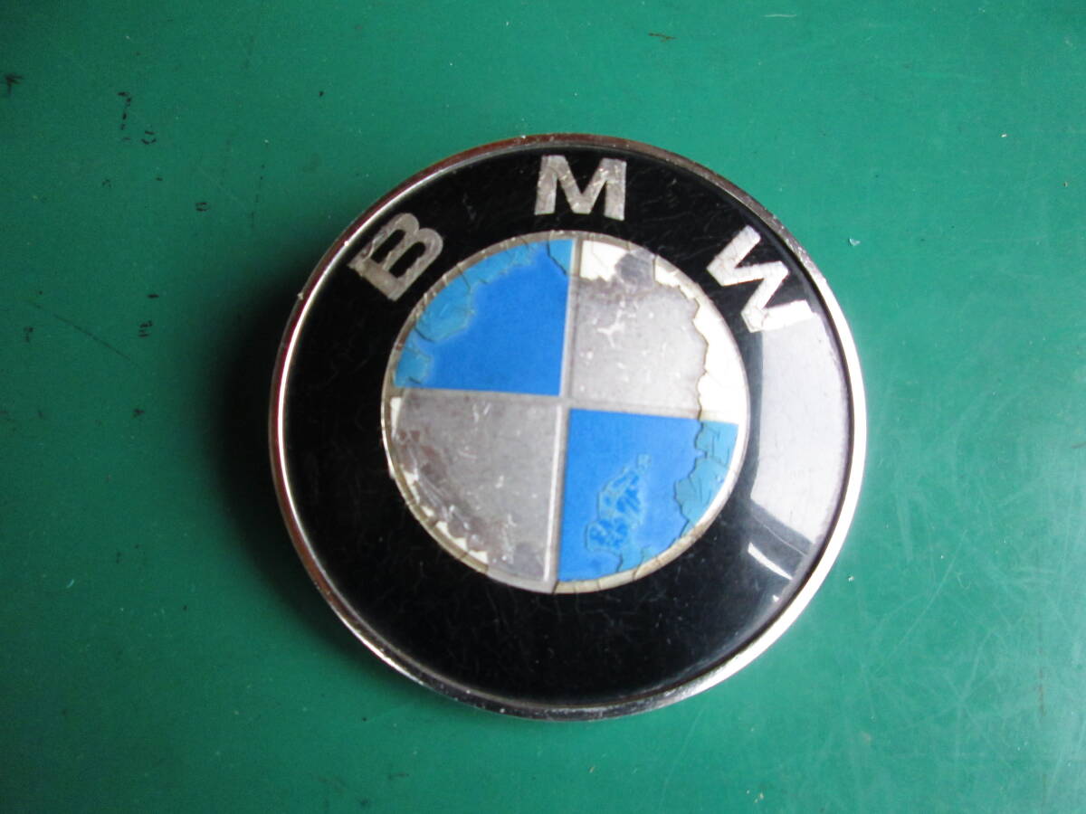 BMW旧車 ボンネットエンブレム他　計3点　USED　_表面が剥げています。