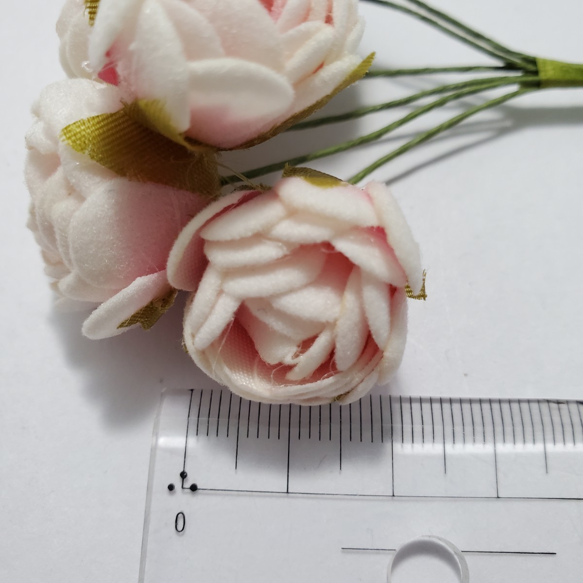 造花 ローズ バラ ピンク 巻バラ 葉付き ワイヤー付き 人工花直径2cm 60本セット ハンドクラフト 結婚式 誕生日 パーティ 送料無料の画像3