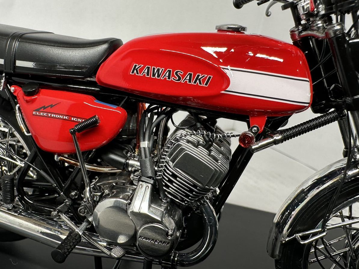 HASEGAWA 1/12 KAWASAKI 500SS MACHⅢ H1 後期型 塗装済完成品 タミヤディスプレイケースD付き！_画像4