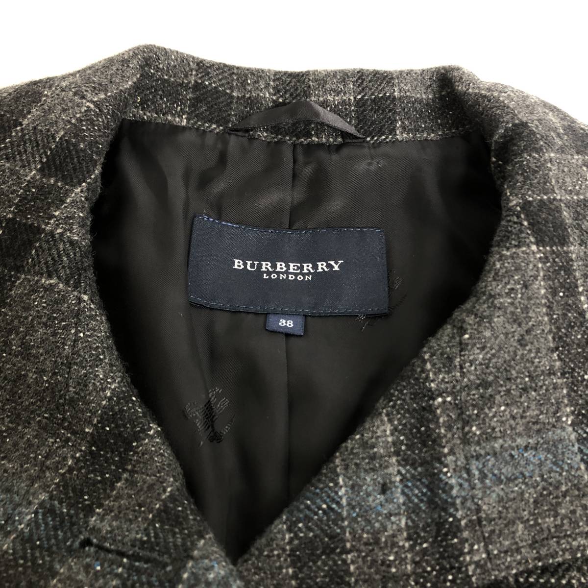 ●1D497【美品】BURBERRY バーバリー/セットアップ/ジャケット/スカート/サイズ38/ノバチェック柄/ペプラム/ロゴ/グレ―/ブラック/黒_画像4