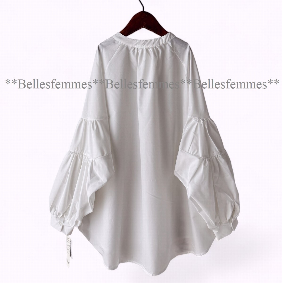 ★新品★*送料185円★*トレンド感のボリューム袖*バンドカラー*ポワン袖チュニックブラウス*★Belles*611オフホワイト*M～L*ベストインナー_画像6