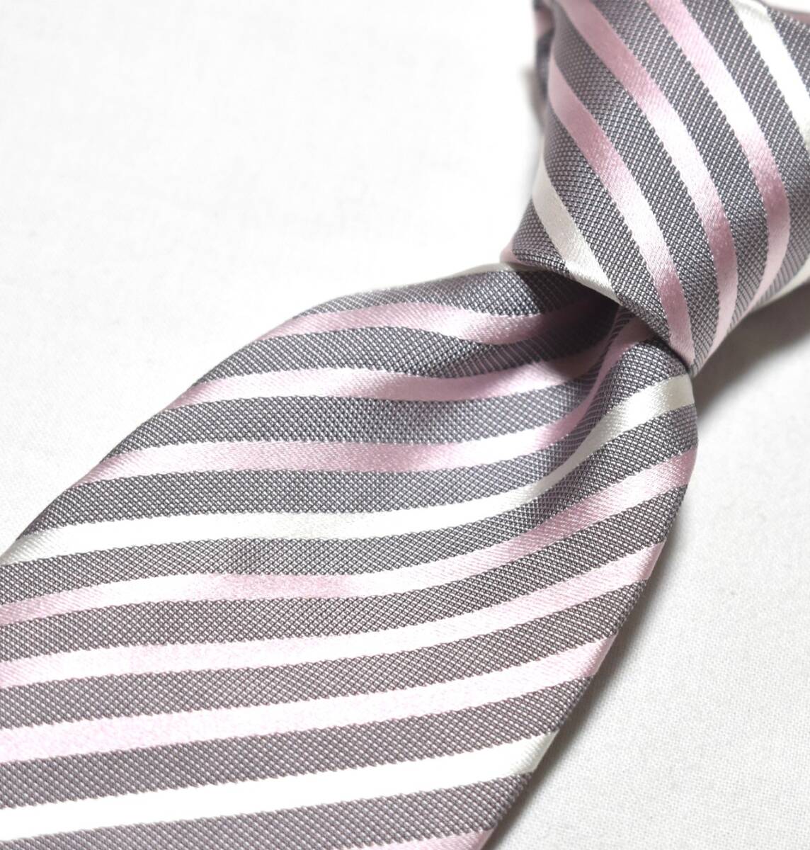 Y115* Hugo Boss necktie stripe pattern *