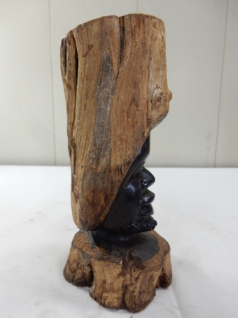 マラウイ共和国産 木製手彫り 黒壇材使用 男性像 インテリア飾り コレクション 置物 UR_画像3