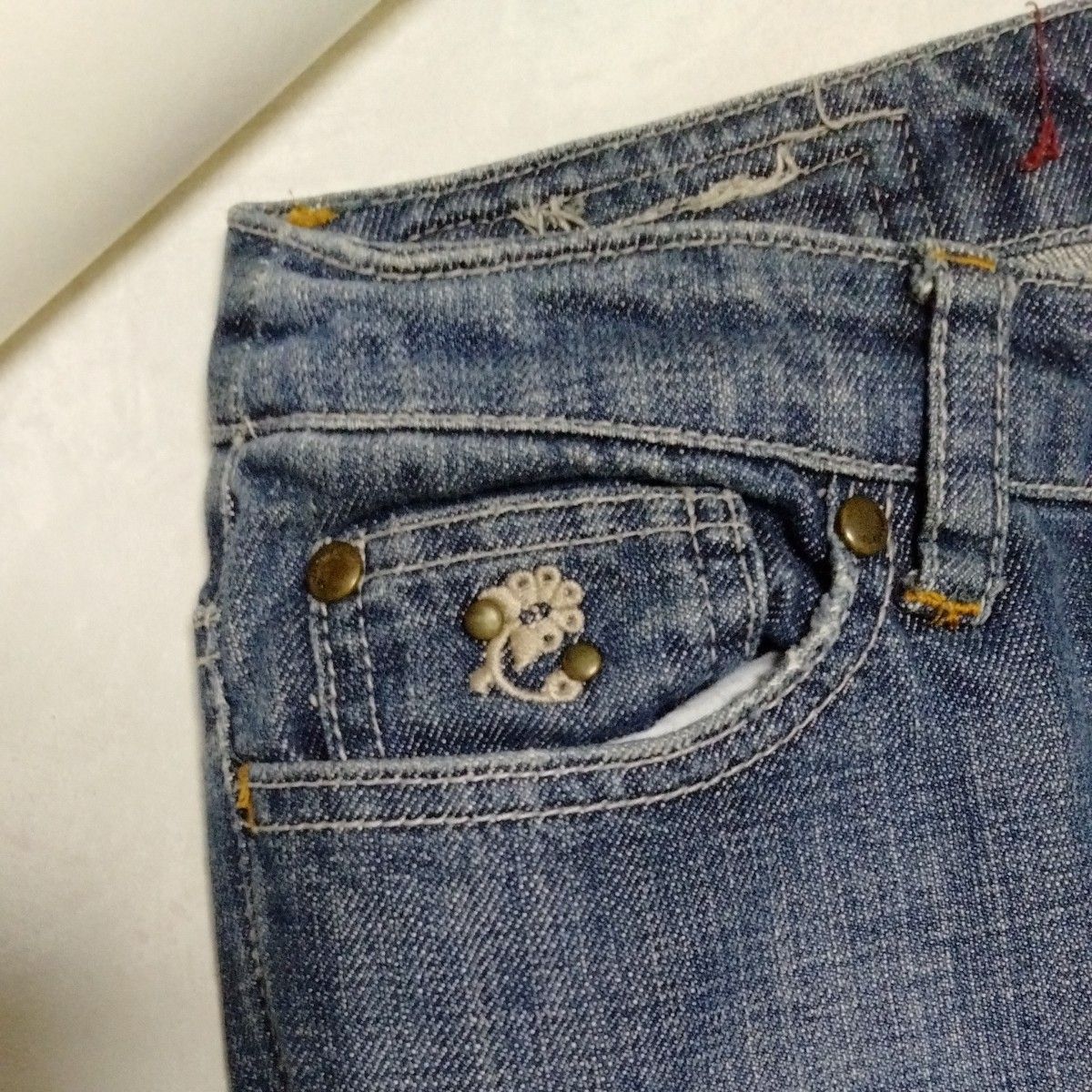 マンゴーMANGOjeans　ジーンズ　刺繍　ローライズ