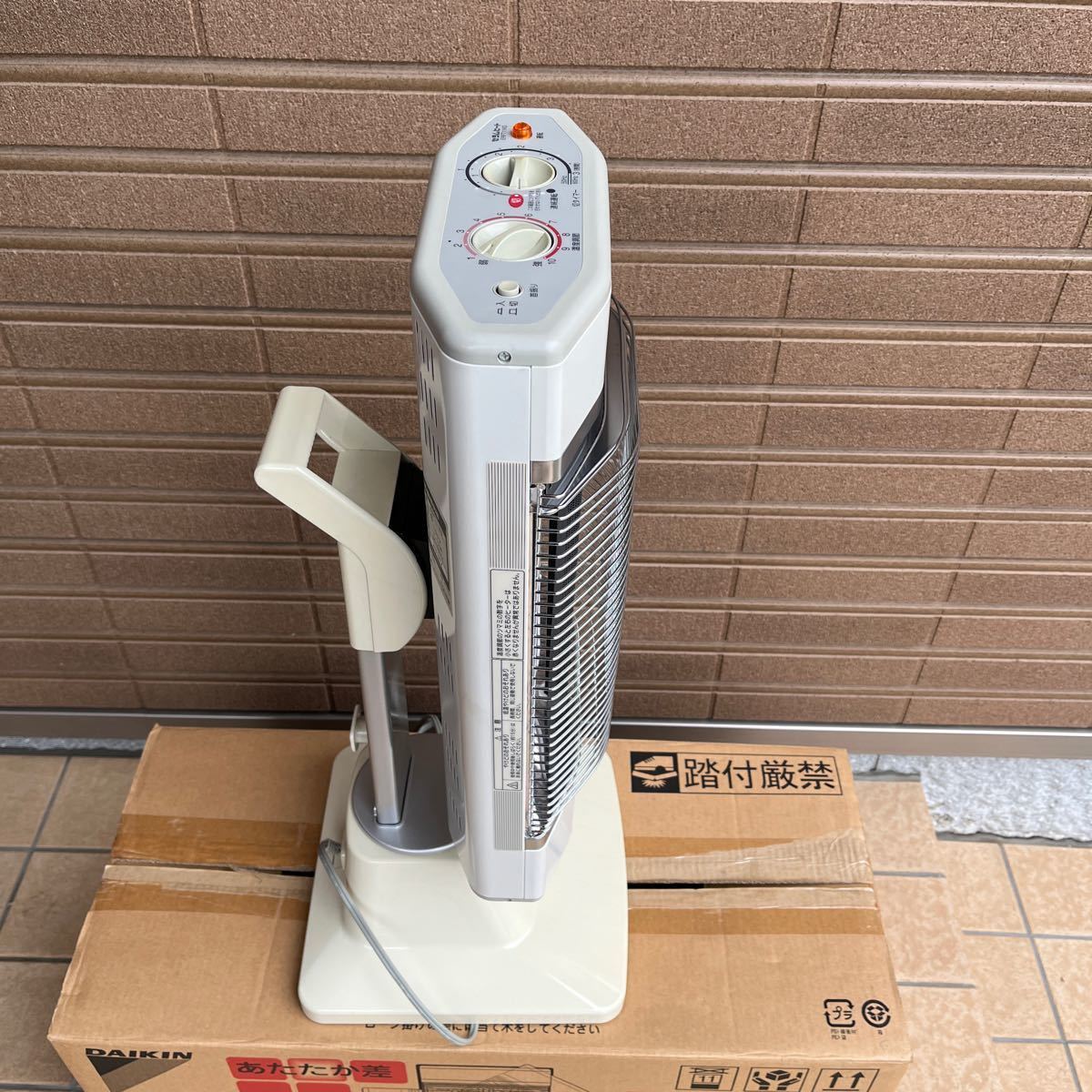 ダイキン セラムヒート 遠赤外線暖房機 電気ストーブ _画像5