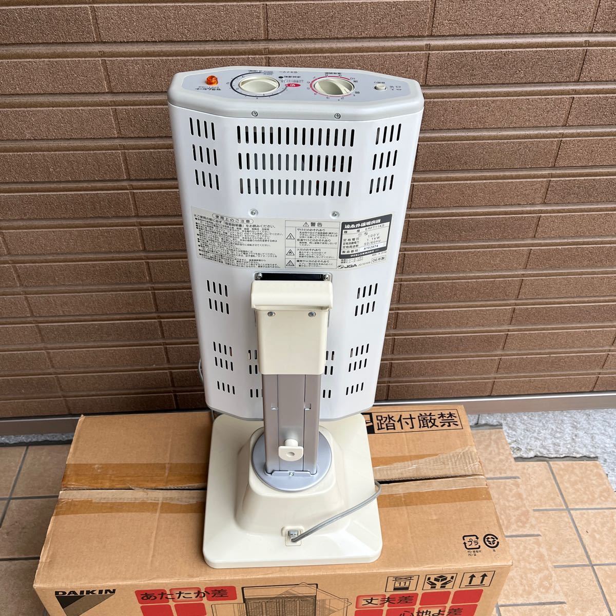 ダイキン セラムヒート 遠赤外線暖房機 電気ストーブ _画像4