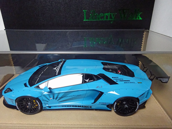 新品】世界40台限定 LB特注 1/18ランボルギーニ アヴェンタドール