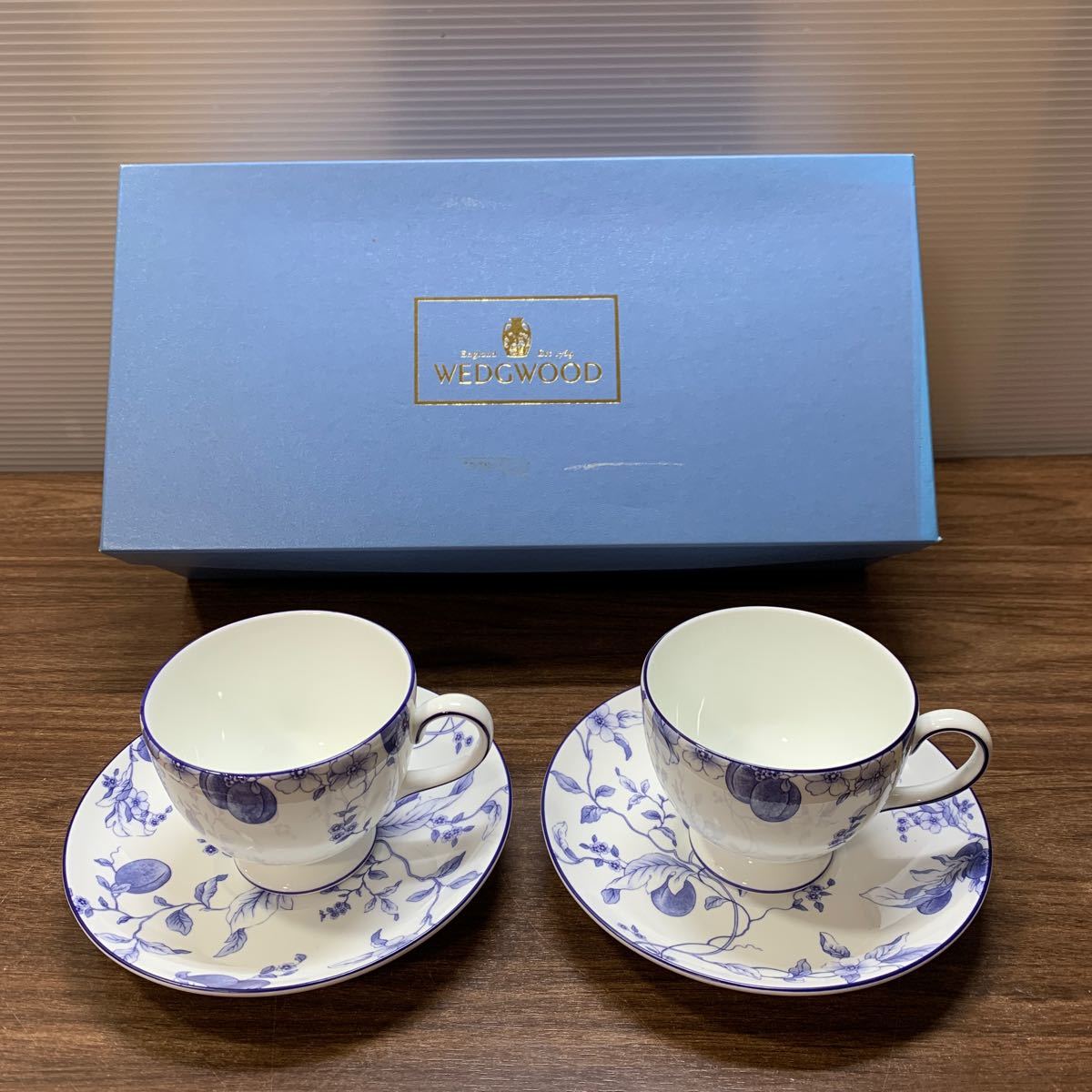 WEDGWOOD カップ ソーサー 2客セット 美品 ブループラム ウェッジウッド ペア BLUE PLUM おしゃれ 上品 来客用 洋食器 キッチン (石597_画像1