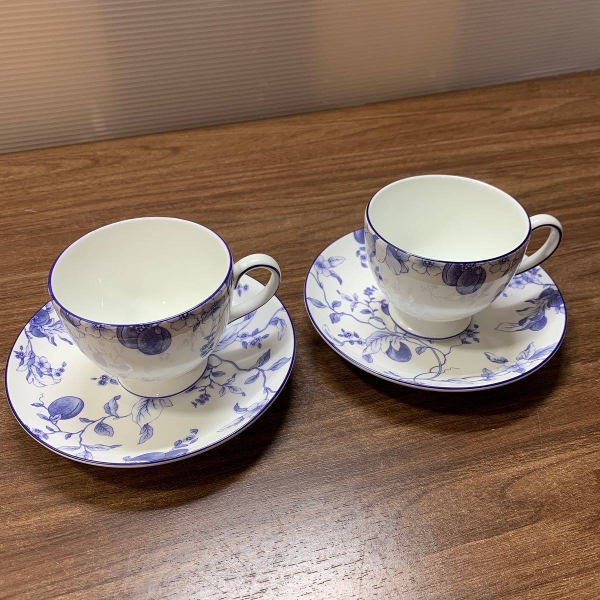 WEDGWOOD カップ ソーサー 2客セット 美品 ブループラム ウェッジウッド ペア BLUE PLUM おしゃれ 上品 来客用 洋食器 キッチン (石597_画像2