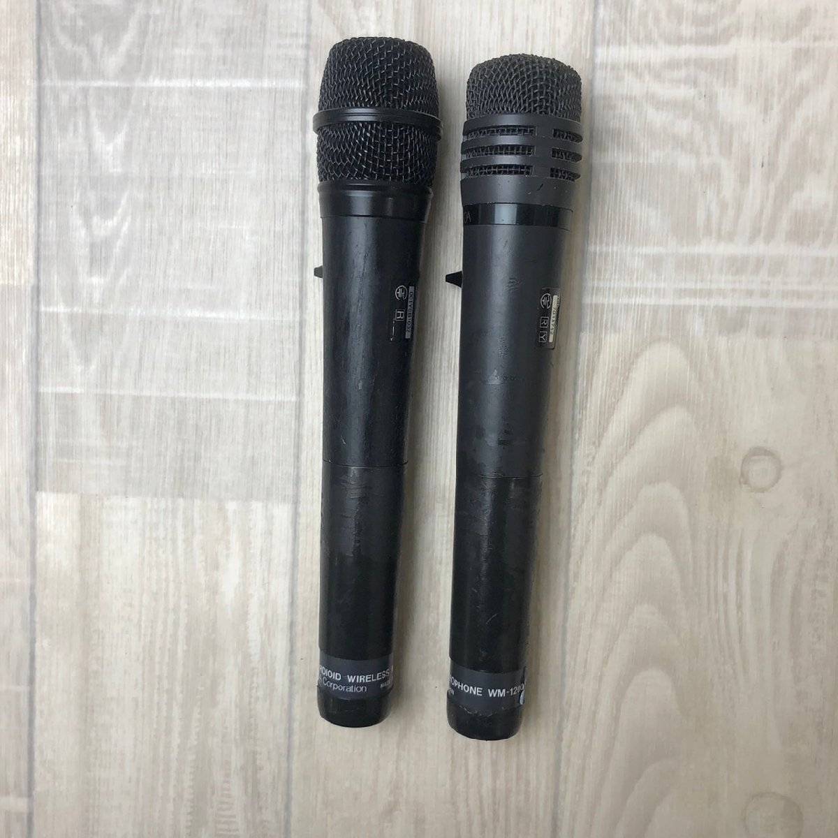 USED TOA WM-1200 ワイヤレス マイクロホン ハンドマイク CARDIOID WIRELESS MICROPHONE ブラック マイク ハンド型 2本 セット 通電確認済_画像3