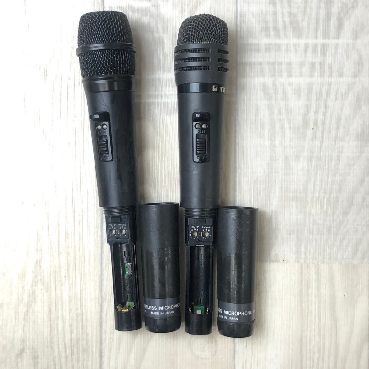 USED TOA WM-1200 ワイヤレス マイクロホン ハンドマイク CARDIOID WIRELESS MICROPHONE ブラック マイク ハンド型 2本 セット 通電確認済_画像6