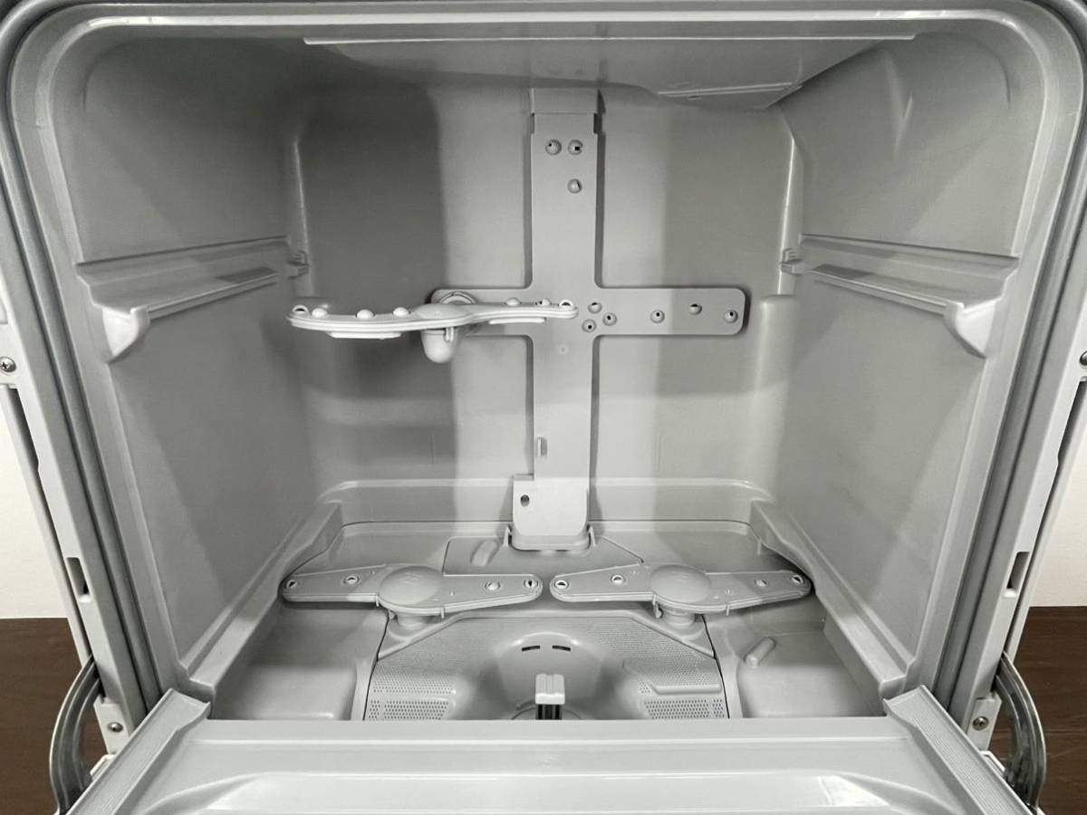 DBC2 美品 Panasonic パナソニック 電気食器洗い乾燥機 NP-TH2 食洗機 40点 5人分 前開き 給水 排水ホース付き 動作確認済み ホワイト _画像3