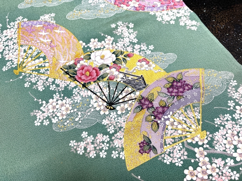 【古布＊縮緬＊和素材】正絹＊縮緬＊金箔重ね扇に小桜、細幅2枚、17ｘ296＊手作り＊市松人形＊パッチワーク＊縮緬細工＊雛節句＊昭和レトロ_画像3