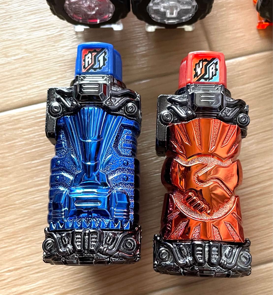 仮面ライダービルド　 フルボトル　6  ＋メダルキーチェーン