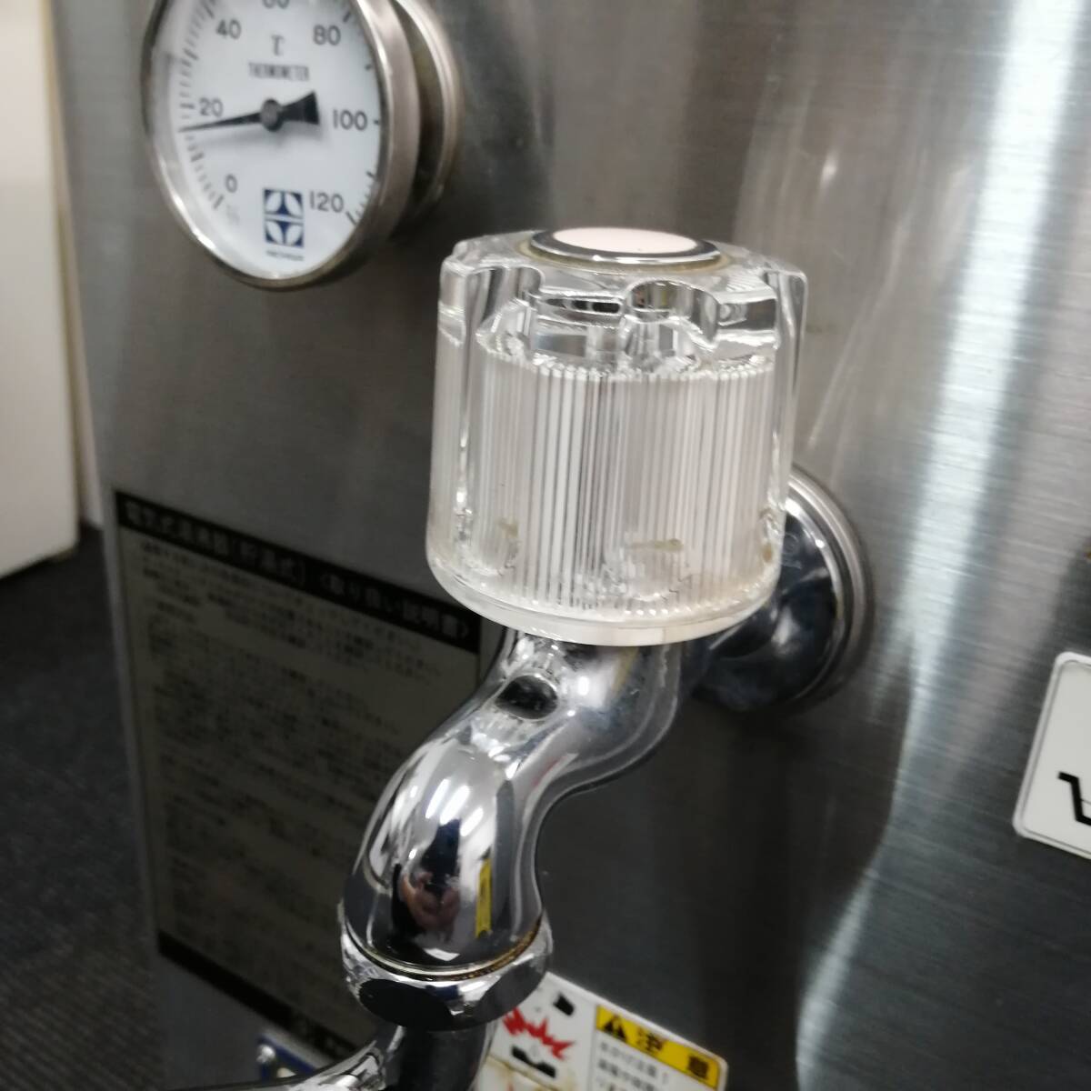 y2498【直接引き取り可能】NICHIWA ニチワ 置台式電気湯沸器 貯湯式 20L NET-20 電気 湯沸器 湯沸かし器 給湯 2010年製 取扱説明書 付きの画像4
