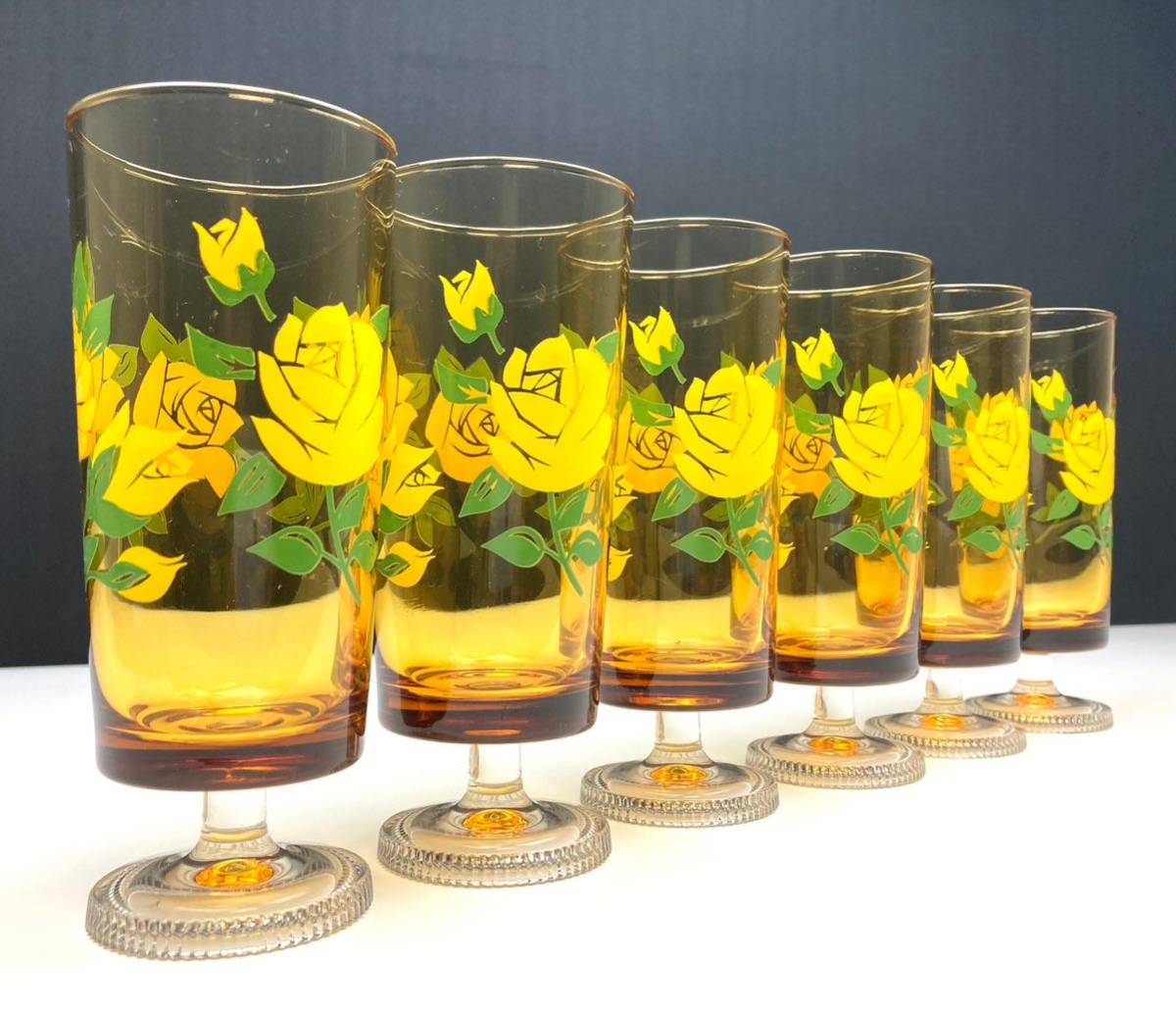 【昭和レトロ】グラス ADERIA アンバー ガラスコップ レトロポップ 脚付グラス 花柄 アンティークの画像1