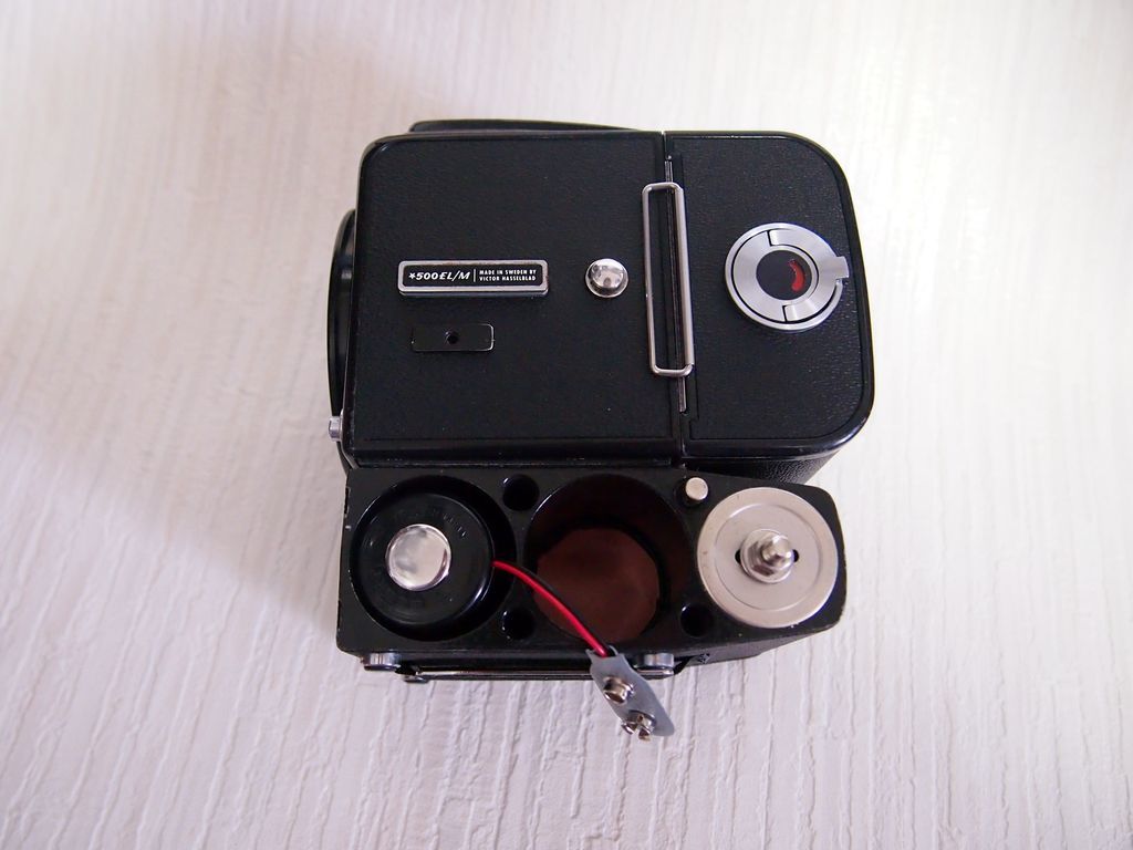 #87125 ハッセル　Hasselblad 500EL/M 006P ９V 乾電池バッテリーアダプタ 弊社オリジナルです_実装例です。カメラは付属しません。