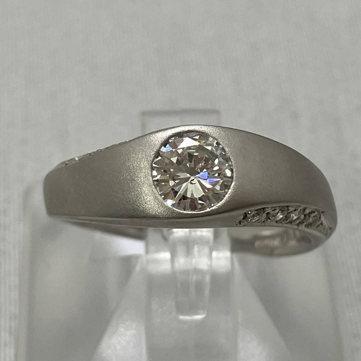 輝く高品質な 0.08ct 0.375ct ダイヤモンド プラチナ 【鑑定書付き】Pt900 リング 5.2g 8号 プラチナ台
