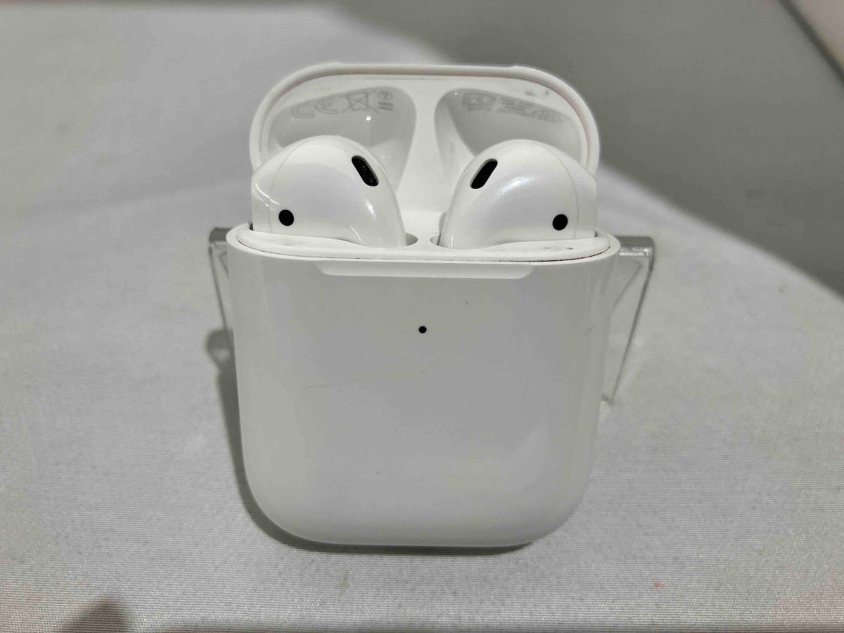 【1円スタート】Apple AirPods with Wireless Charging Case MRXJ2J/A イヤホン(28-01-06)の画像1