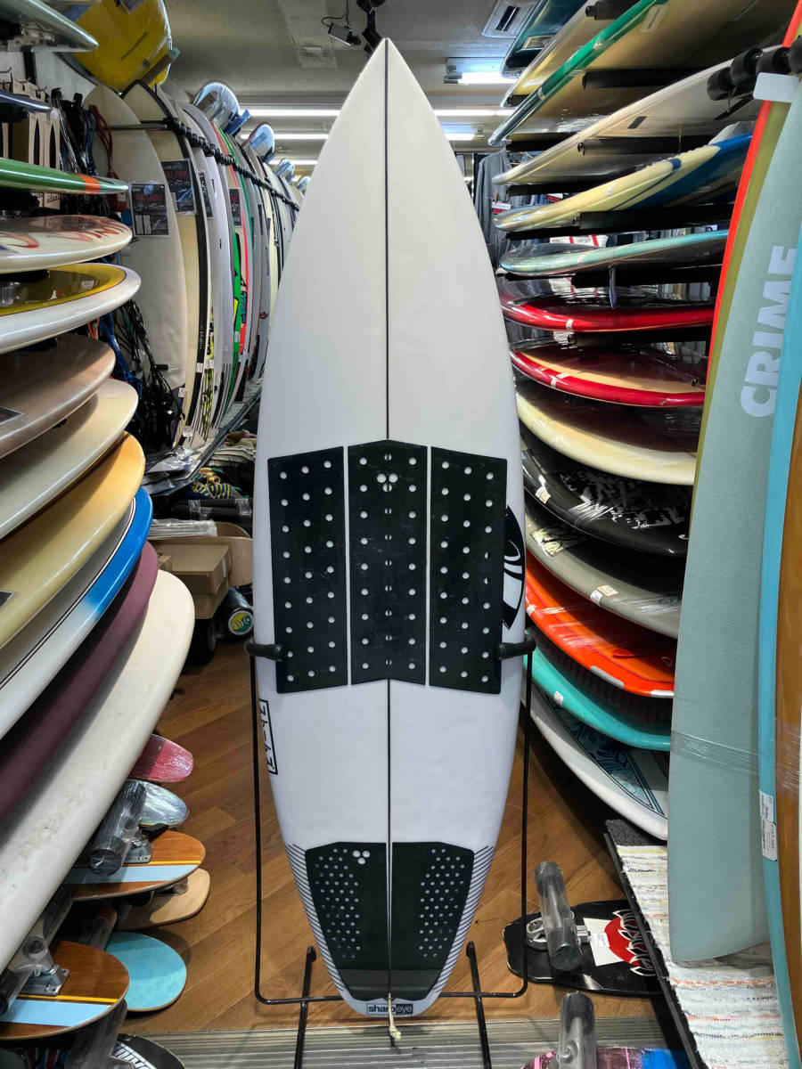 SHARPEYE STORMS 5’7” シャープアイ ストームズ 5'7' サーフボード ショートボード 茅ヶ崎駅北口店 24.9L_焼け、フロントパッドあり