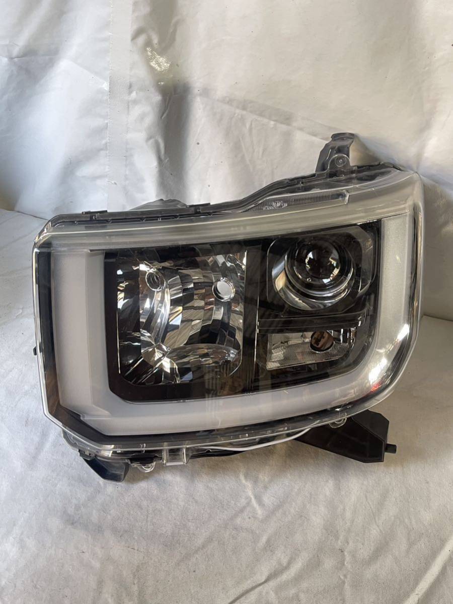 LA700S ウェイク左助手席側 LED ヘッドライト left headlight _画像1