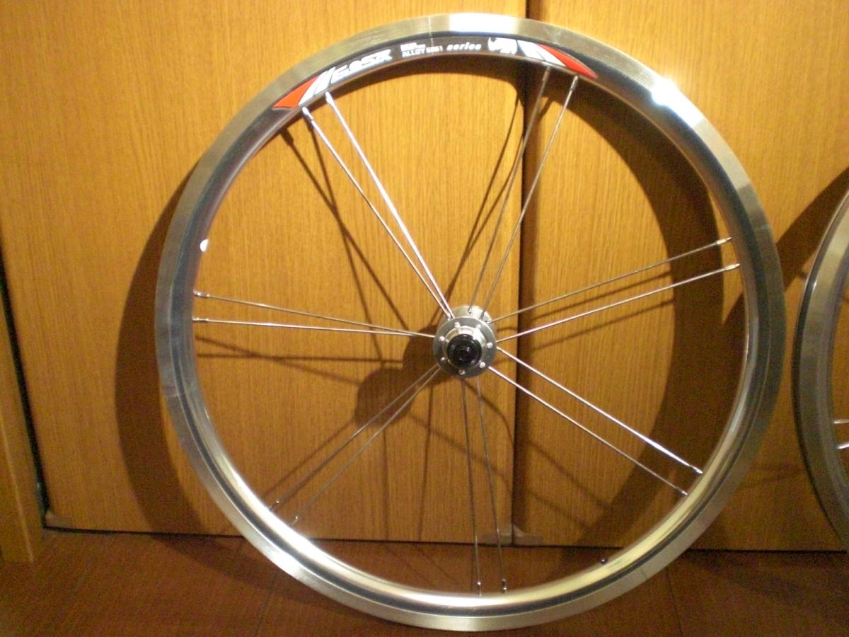 送料無料《 EIOSIX 20インチ(406) 軽量ホイール シルバー F74 送料無料《 EIOSIX 20インチ(406) 軽量ホイール シルバー F74
