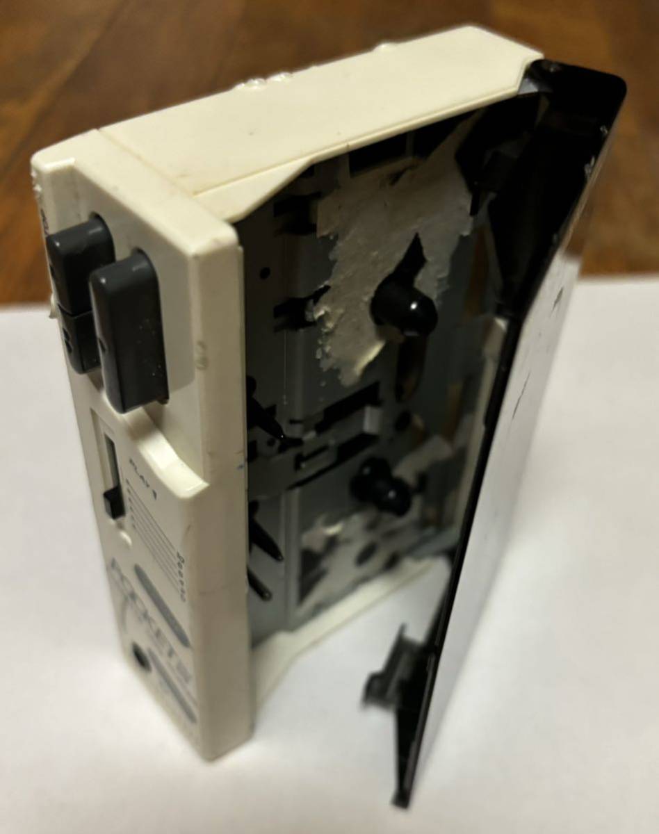 SHINAON MG-600 カセットテーププレーヤー 中古。付属品無し。動作確認していません。 現状品。本体のみ。_画像4