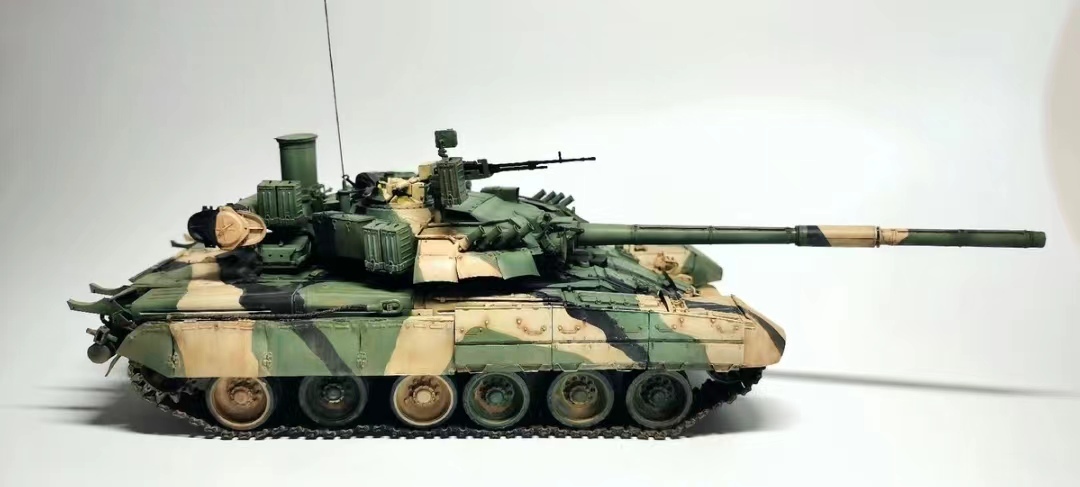 1/35 ロシア 主力戦車 T-80U 組立塗装済完成品 _画像5