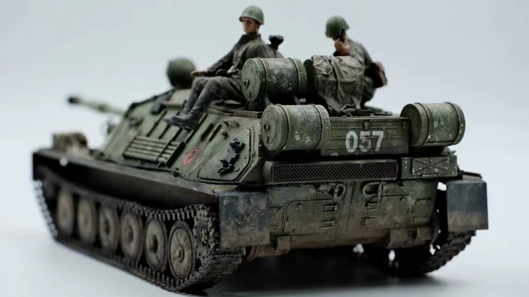 1/35ソビエト連邦 asu85 戦車 組立塗装済完成品 フィギュア人形２体付き_画像5