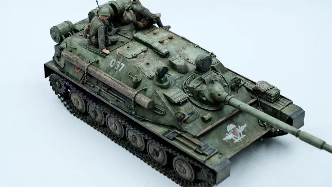 1/35ソビエト連邦 asu85 戦車 組立塗装済完成品 フィギュア人形２体付き_画像4