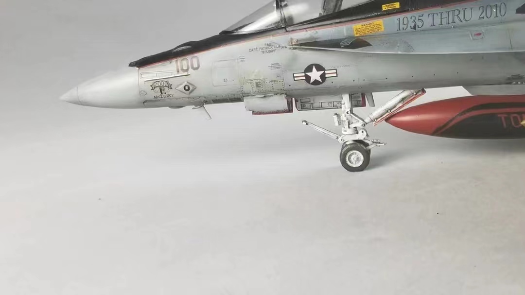 1/48 アメリカ海軍 F/A-18E 組立塗装済完成品_画像4