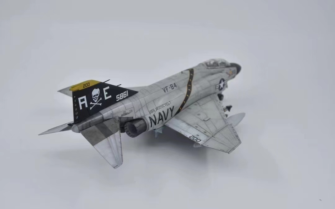 1/72 アメリカ海軍 F-4J ファントム VF84 組立塗装済完成品 _画像4