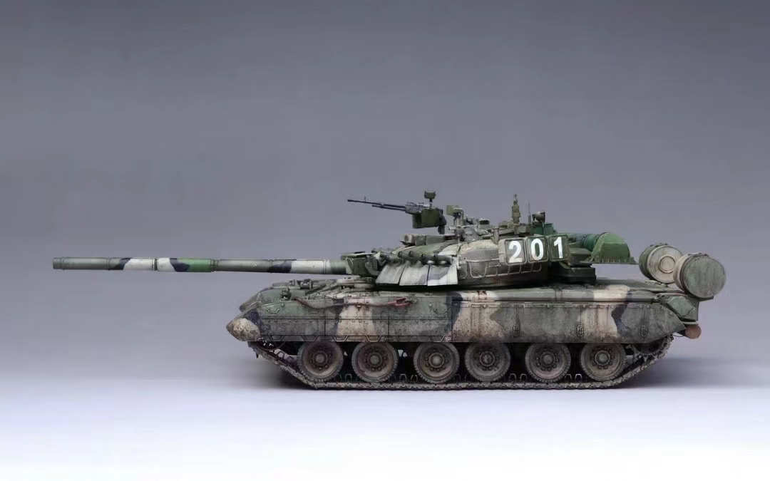 1/35 ロシア陸軍 T-80U 主力戦車 組立塗装済完成品 _画像2