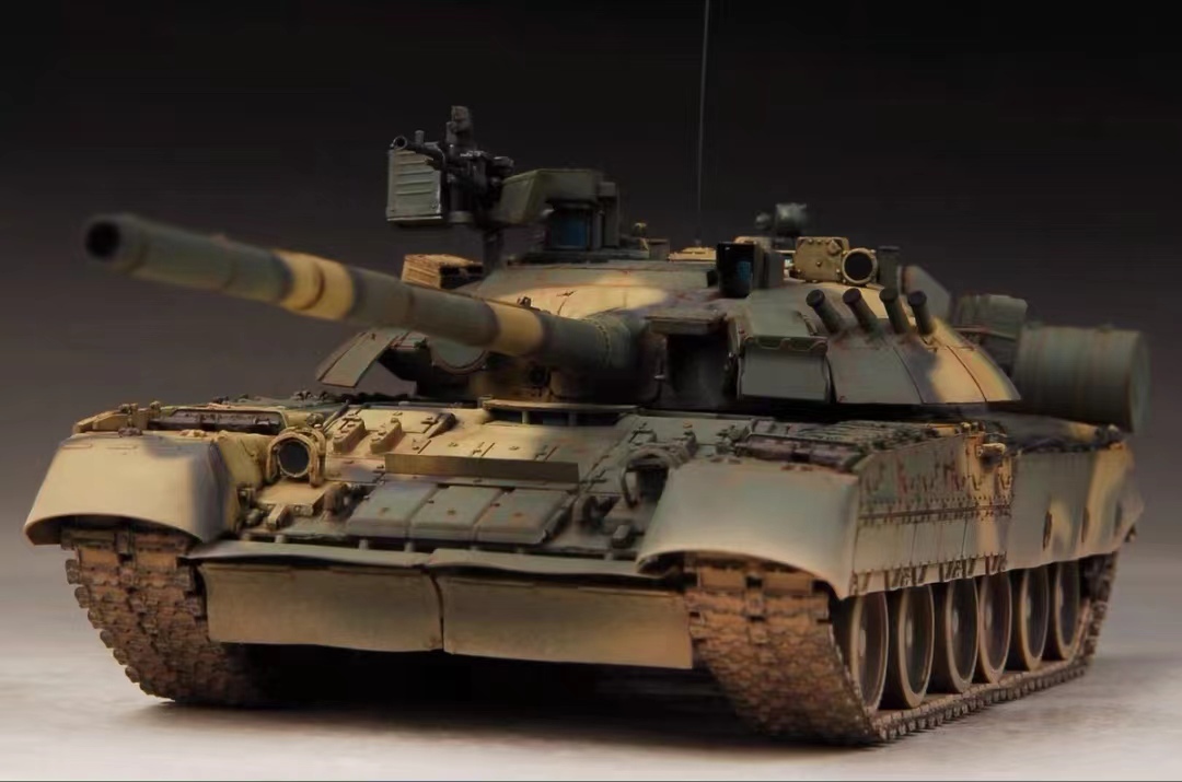 1/35 ロシア 主力戦車 T-80U 組立塗装済完成品 _画像2