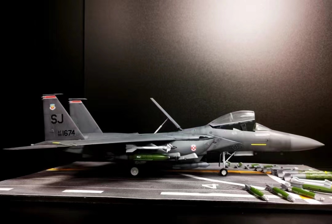 アカデミー1/48 アメリカ空軍 F-15E イーグルス 塗装済完成品_画像8