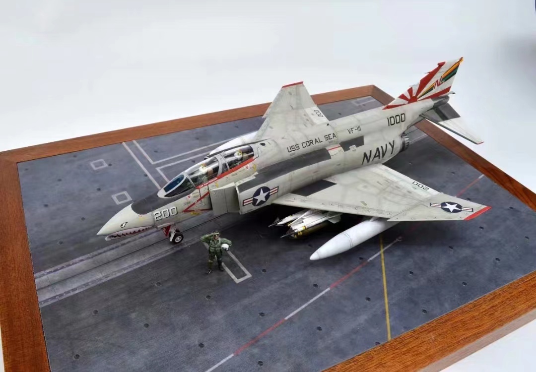 アカデミー1/48 アメリカ海軍 F-4B ファントム 組立塗装済完成品_画像1