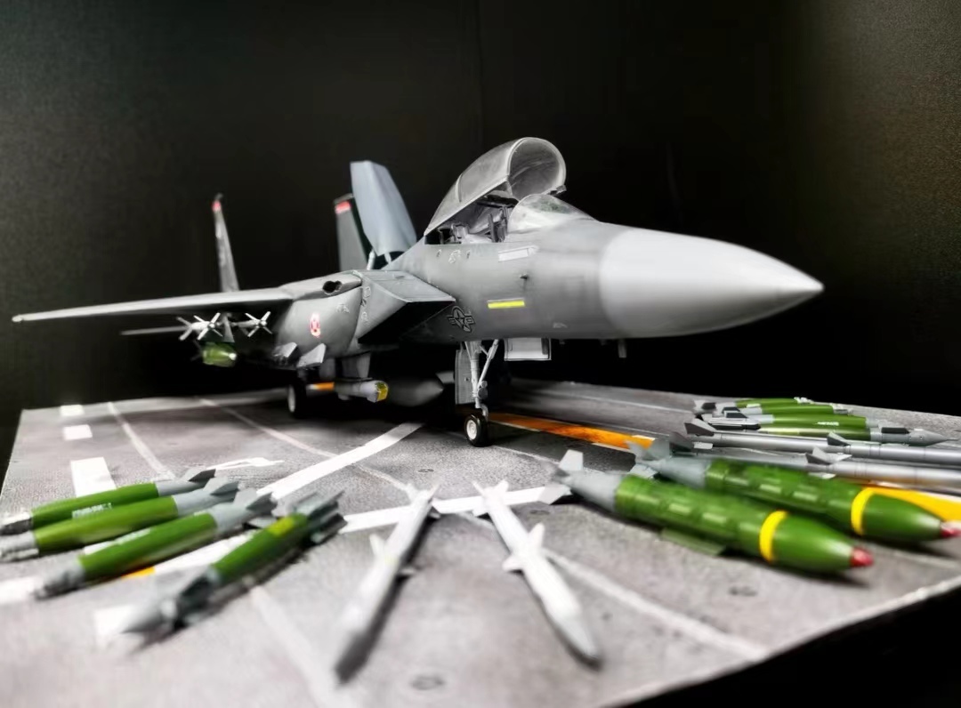 アカデミー1/48 アメリカ空軍 F-15E イーグルス 塗装済完成品_画像9