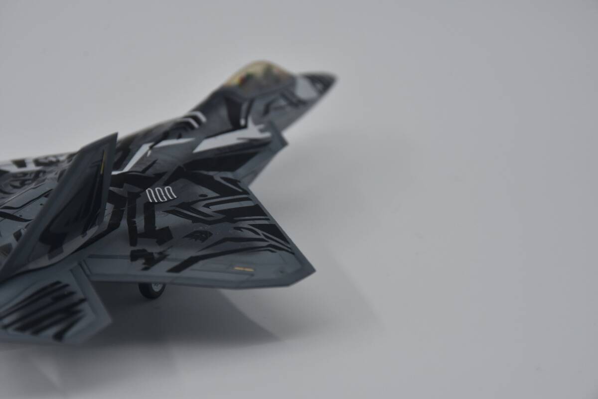 1/144 アメリカ空軍 F-22 組立塗装済完成品 ２点セット_画像6