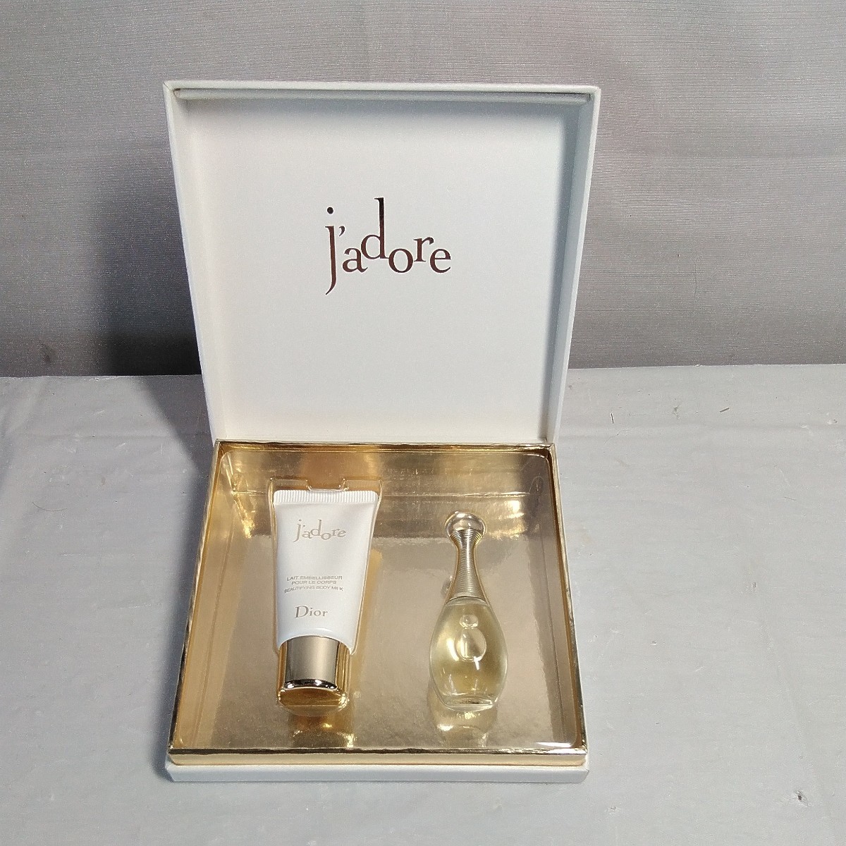 Dior　J’adore　ディオール　 ジャドール　オードパルファム　5ml　ボディミルク_画像1