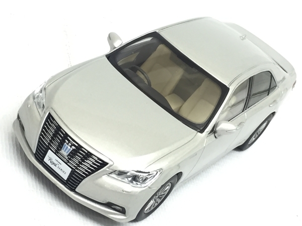 TOYOTA CROWN Royal SERIES シルバー メタリック 1/30 スケール クラウン ロイヤル シリーズ ミニカー フィギュア トヨタ 中古 G8482427_画像4