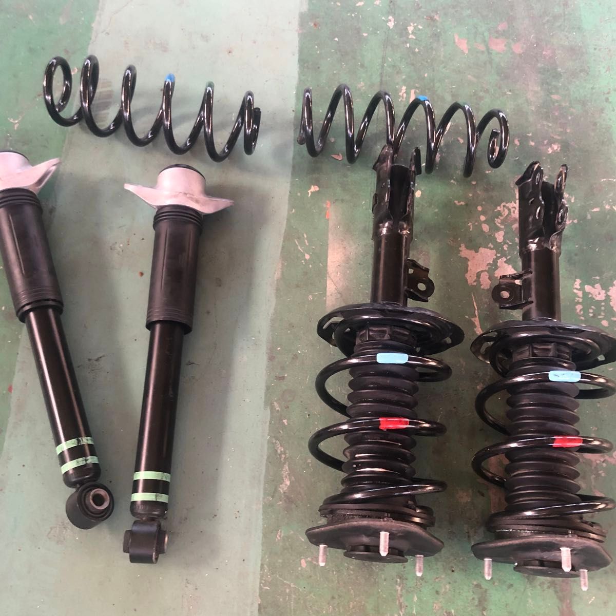 プリウス PHV ZVW52 純正 サスペンション セット ショック プリウス PHV ZVW52 純正 サスペンション セット ショック