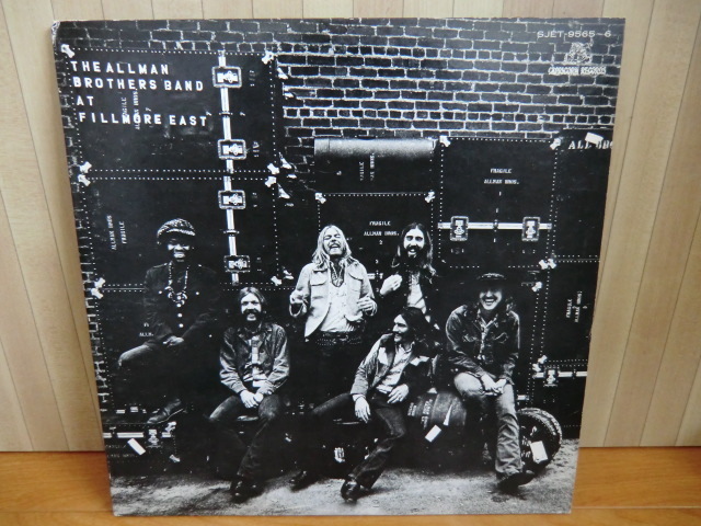 ROCK&POPS・LP:「THE　ALLMAN　BROTHERS　BAND　AT　FILLMORE　EAST」、２枚組_画像1