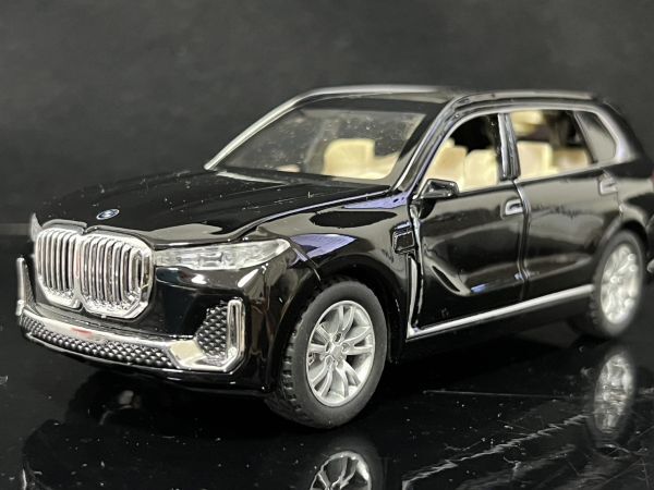 BMW X7 ミニカー SUV 1/32 ブラック H162_画像1