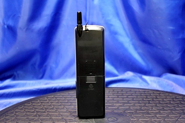 5台入荷 IWATSU/岩通 携帯型 デジタルコードレス電話機 MUJO4（DC-PS7)+充電台+バッテリー一式　38453Y　　_画像3