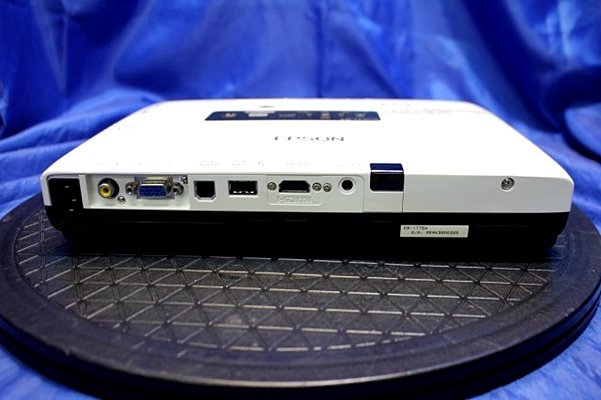 ◆輝度3000lm/50ｈ・13ｈ◆EPSON/エプソン 液晶プロジェクター ◆EB-1776W/HDMI・VGAケーブル・ケース付◆　49490Y_画像3